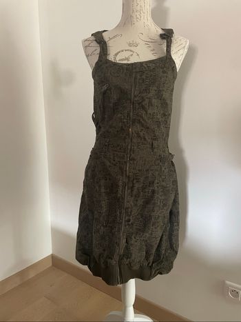 Robe kaki