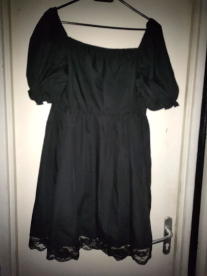 Robe noire - photo numéro 2