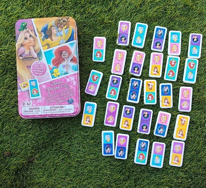 Jeu domino princesses Disney en bon état et complet