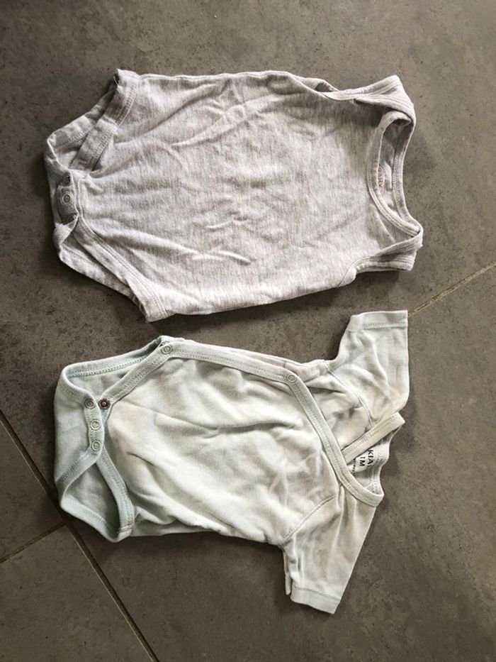 Lot 9 bodys manches courtes 1 mois - photo numéro 9