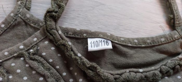 Robe courte kaki à bretelles, taille 5/6 ans, peu mise - photo numéro 3