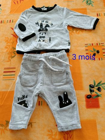 Ensemble pantalon et tee-shirt Kiabi tbe 3mois