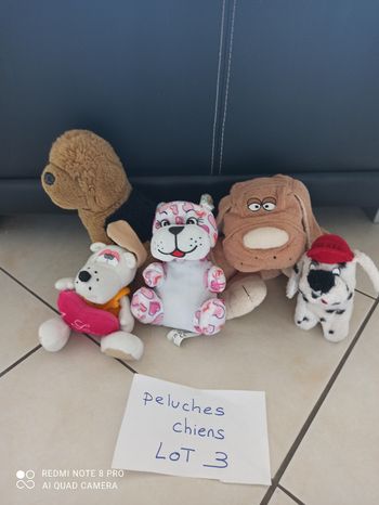 Lot de peluches chien