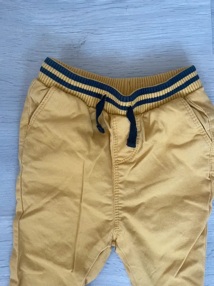 Pantalon jaune tape à l’œil - photo numéro 2