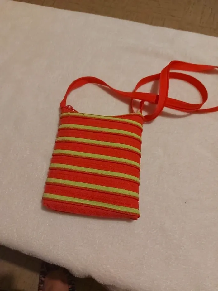 Sac bandouliere et porte monnaie zip rose et vert fluo - photo numéro 3
