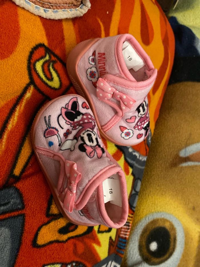 Chausson Disney taille 18 - photo numéro 3