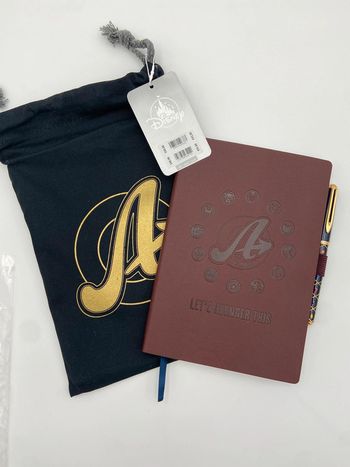 Disney The Prince's Trust Carnet note avec stylo Avengers par Aisha Qureshi / bloc note