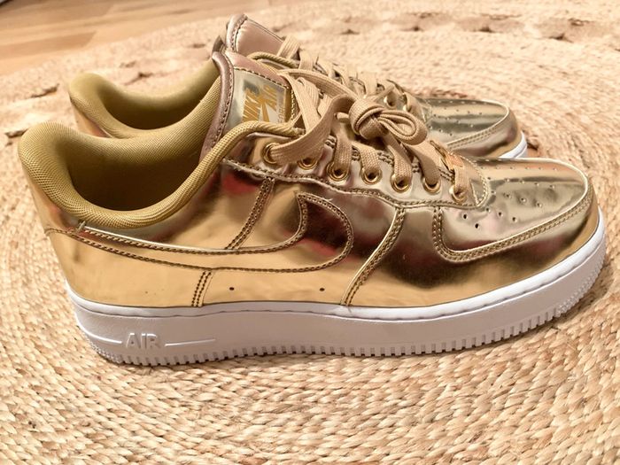 Magnifique baskets Nike Air Force 1 Gold Metallic  | Sneakers collector en 42,5 - photo numéro 4