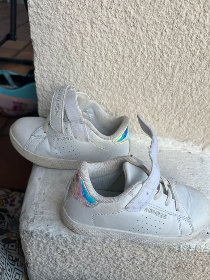 Paire de baskets fille pointure 26 marque Airness bon état - photo numéro 2