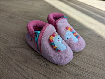 Chaussons Isotoner rose licorne taille 22