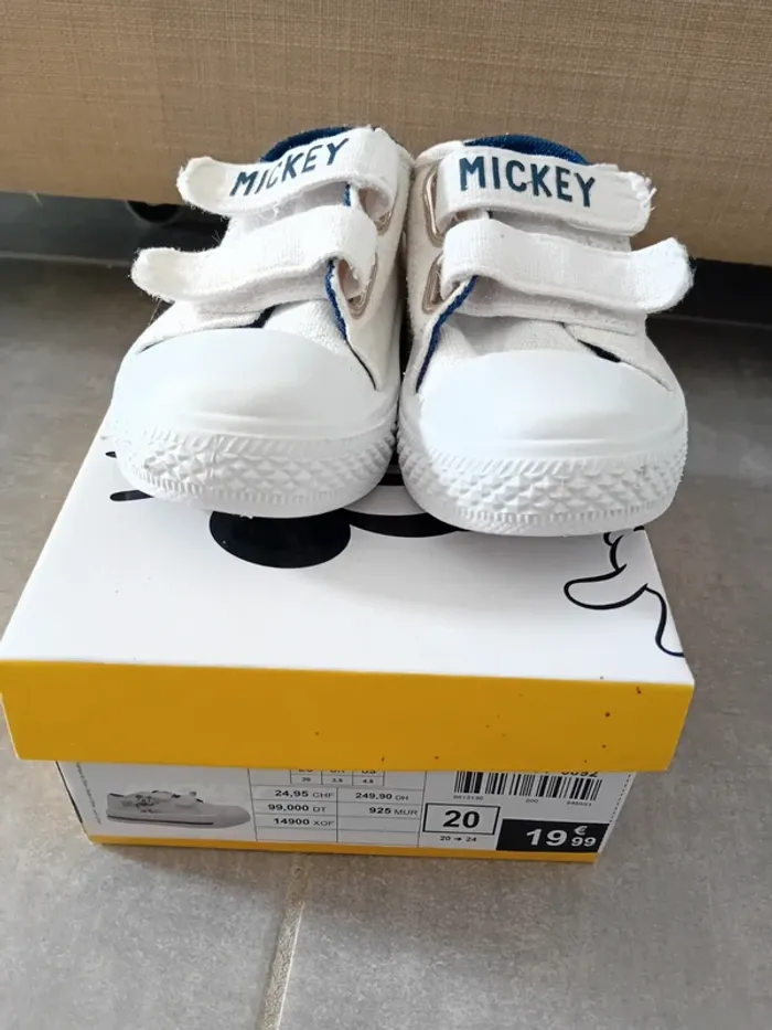 Baskets en toile Mickey - pointure 20 - photo numéro 3