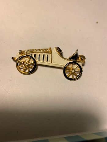 Broche voiture