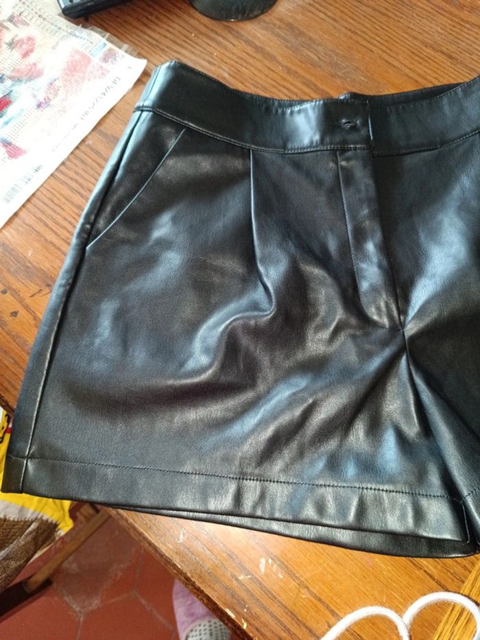 Jupe short T40 faux cuir - photo numéro 2