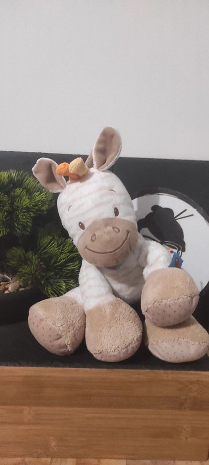 Peluche Arthur zèbre nattou Arthur et Louis bleu beige cheval blanc marron bandana jaune orange