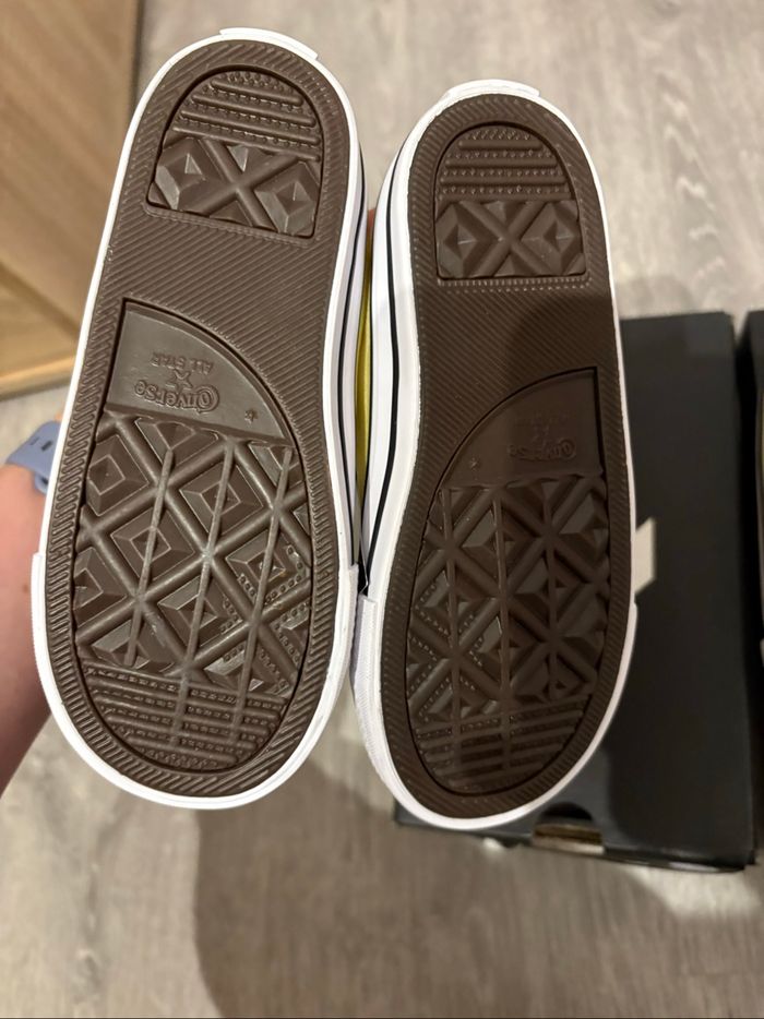 Lot de 2 paires de Converse neuves taille 26 - photo numéro 3
