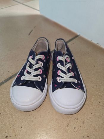 Chaussures en toile taille 24