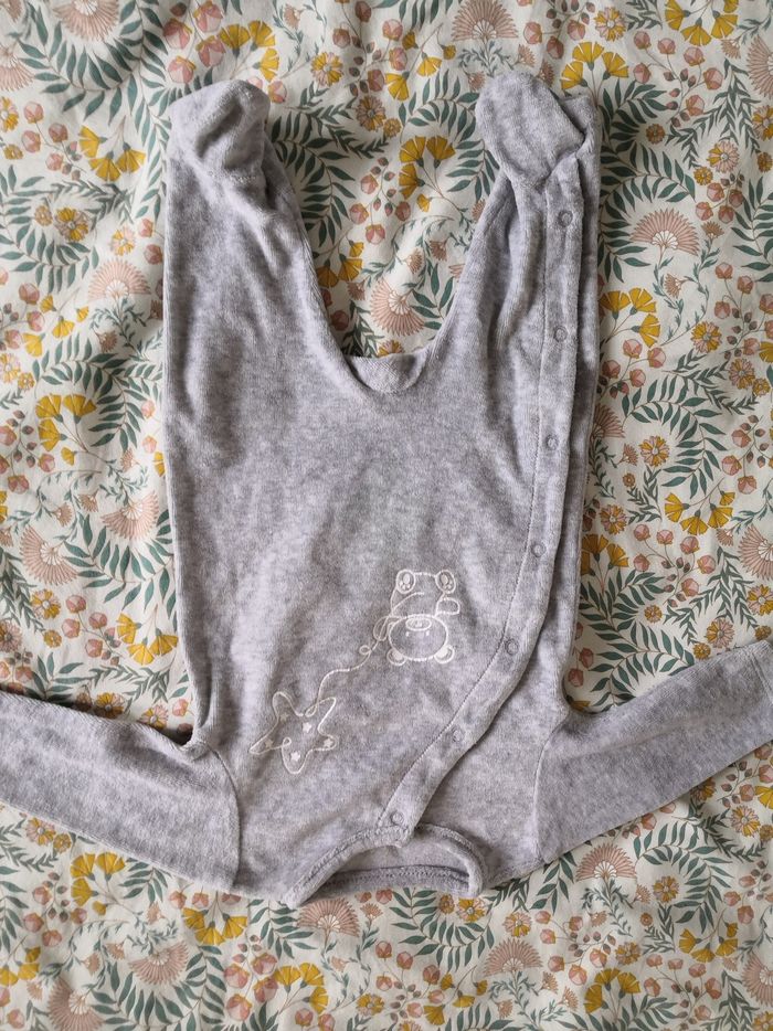 3 pyjamas en velour 1 mois - photo numéro 5