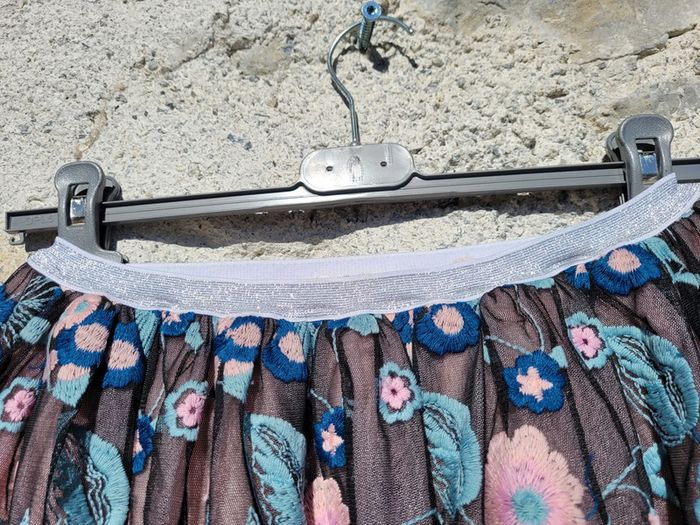 Magnifique jupe Billieblush, 3 épaisseurs en tulle, fleurs brodées, 10 ans - photo numéro 2