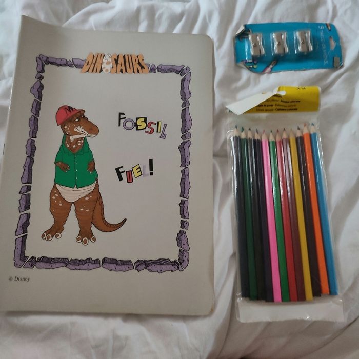 Lot avec crayon couleur