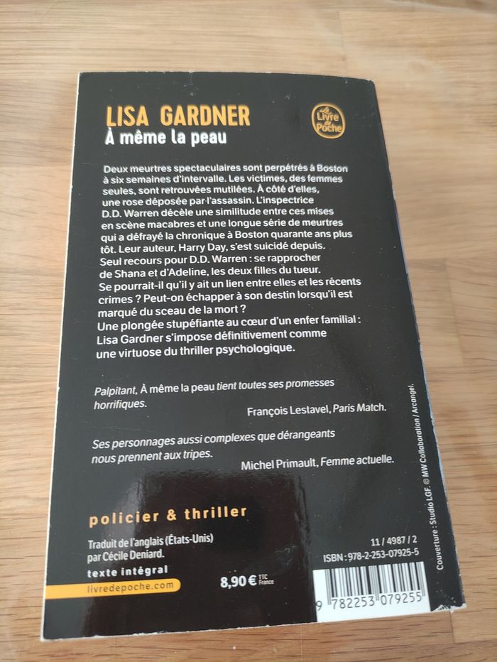 Livre "À même la peau" de Lisa Gardner - photo numéro 2