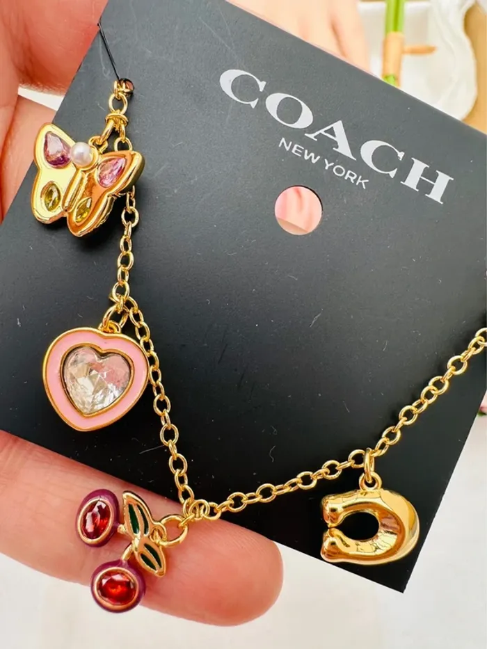🦖Bracelet charms doré Coach New York – Papillon, cœur, cerises, logo C doré, dinosaure - photo numéro 8