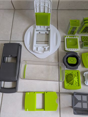 Lot complet kit mandoline multifonction hache Coupe légumes, jamais utilisé.