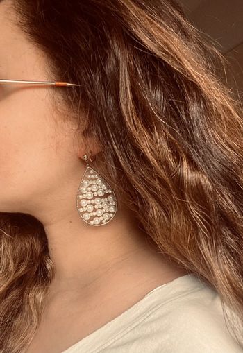 Boucles d’oreilles pendantes en forme de gouttes avec perles blanches H&M très bon état