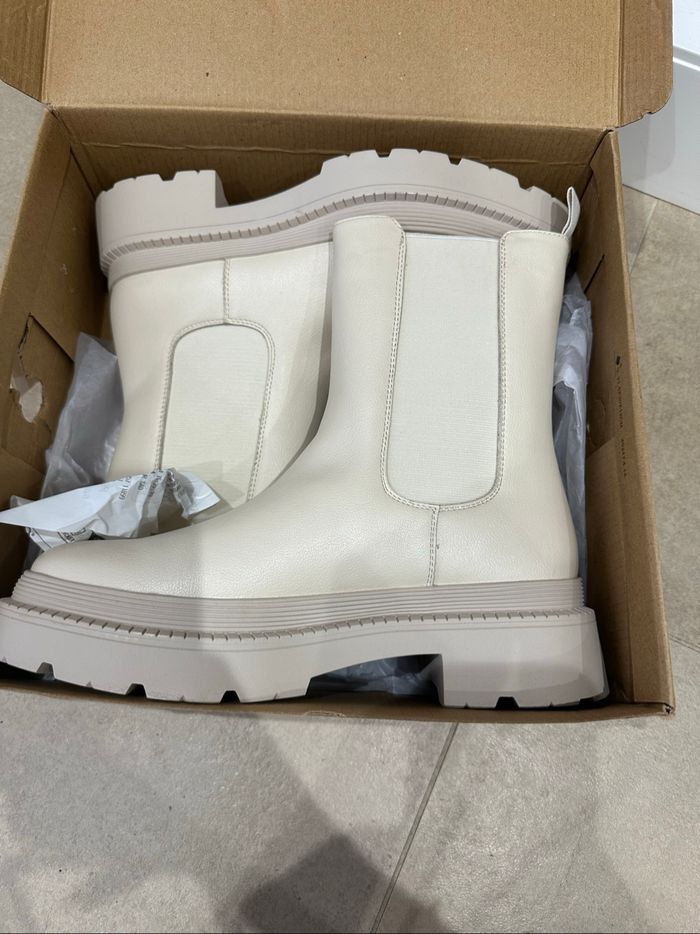 Bottes neuves beige