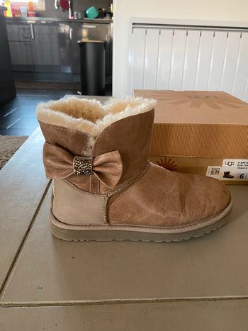 Mini Ugg Swarovski beige Clair bi colore taille 37