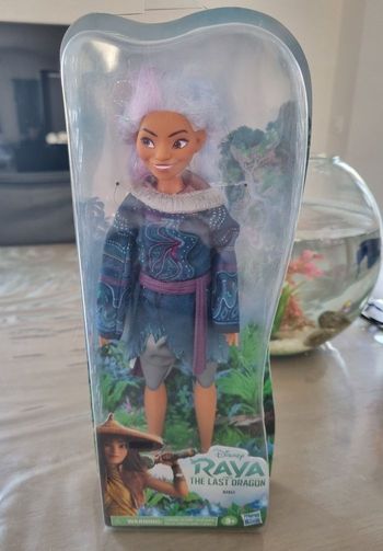 Poupée Raya disney neuve