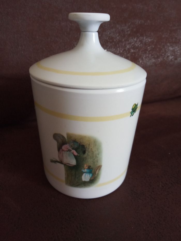 Vaisselle en plastique pour enfants (Gobelet avec son couvercle)