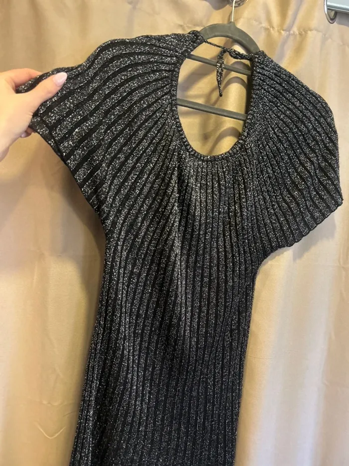 Jolie robe noir paillettee - photo numéro 4