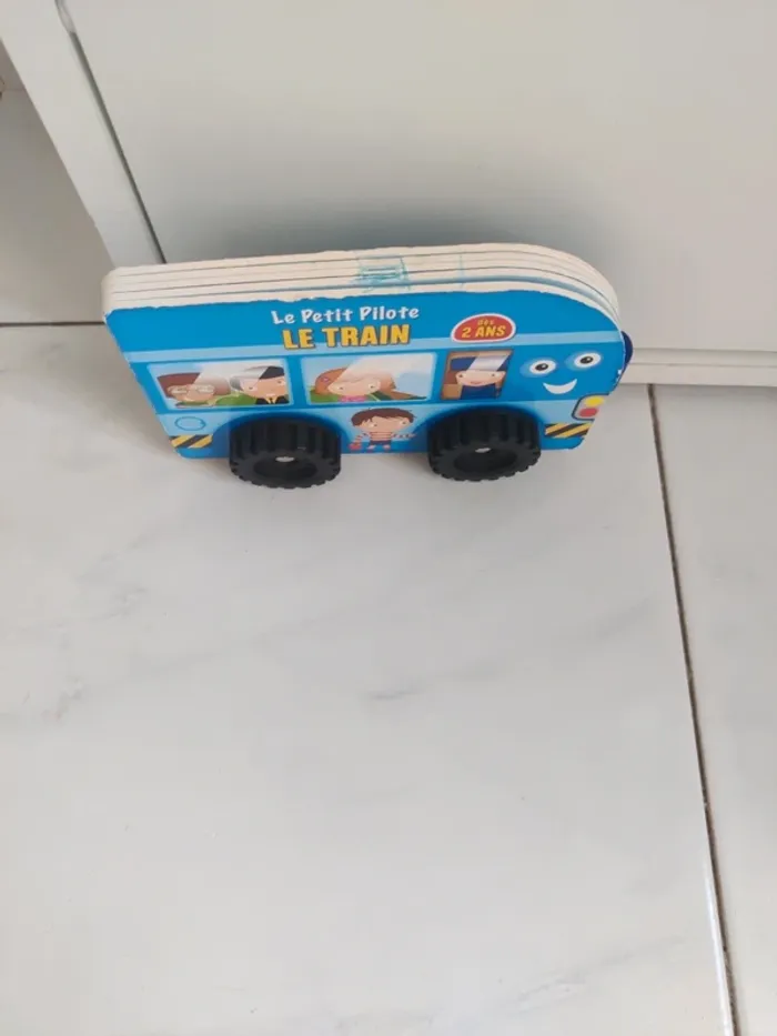 Livre le petit pilote - photo numéro 4