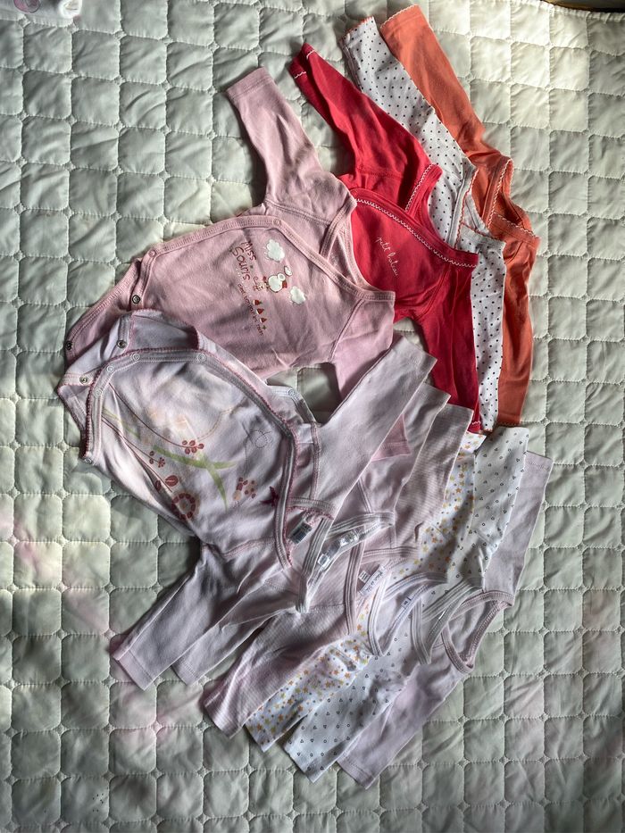 Lot bodies bébé 1 mois - photo numéro 2