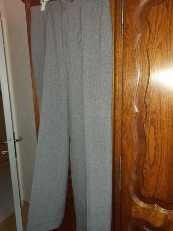 Pantalon femme à revers les prix peuvent être négocier 0