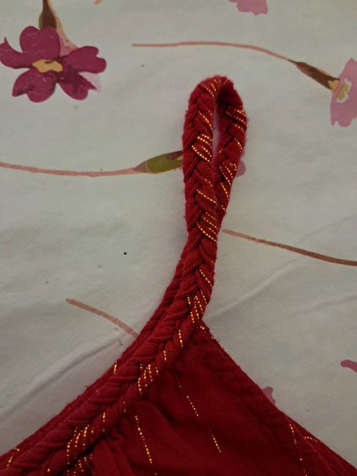 Belle robe 👗 rouge avec fils d'or, bretelles et col tressés - T 10 A - photo numéro 5