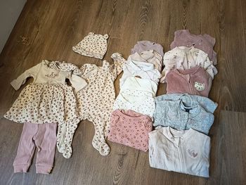 Lot vêtements 1 mois 