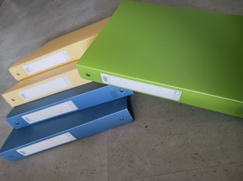 lot de 5 classeurs 2 bleu 2 jaune et 1 vert polypropylene