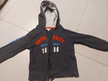 Veste zippée à capuche