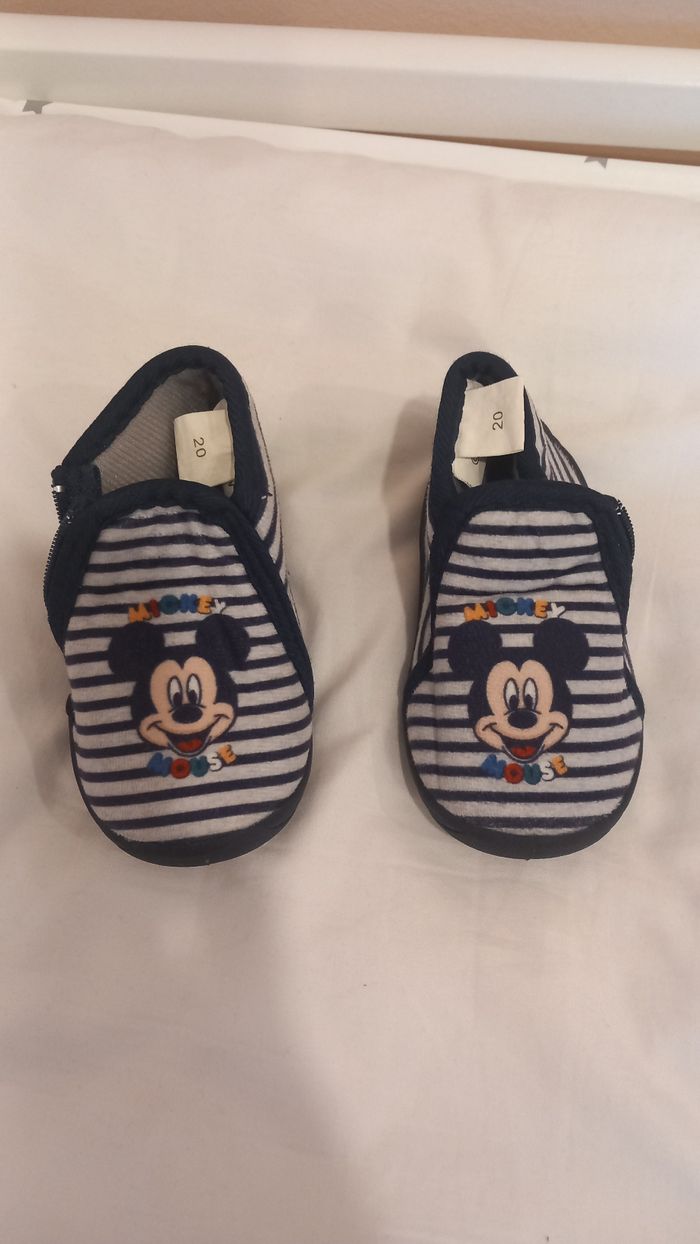 Chaussons mickey pointure 20