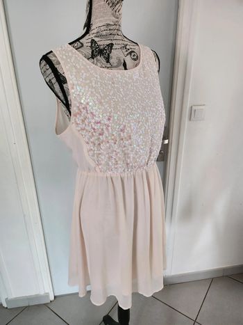 Magnifique Robe rose pâle de marque H&M et de taille 42