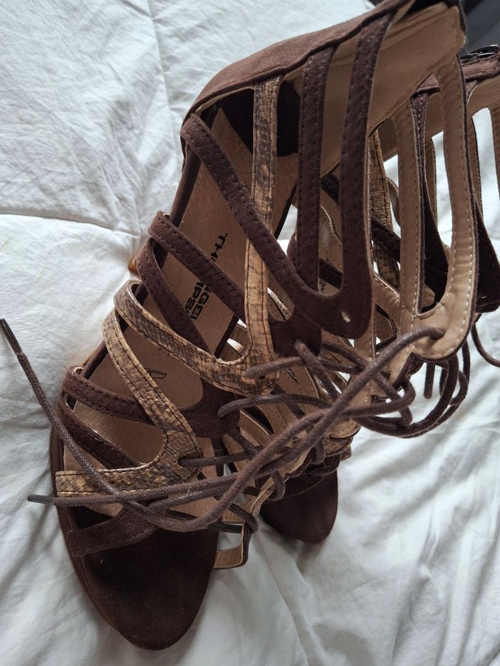 Chaussures à talons fins pointure  38 - photo numéro 4