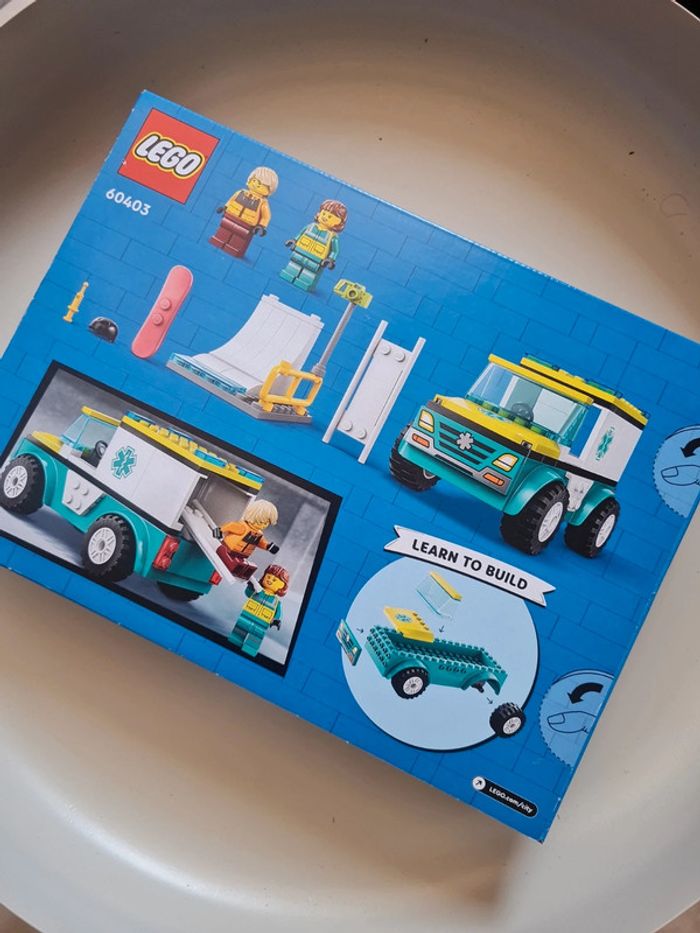 Lego city 60403 - ambulance de secours -neuf - photo numéro 2
