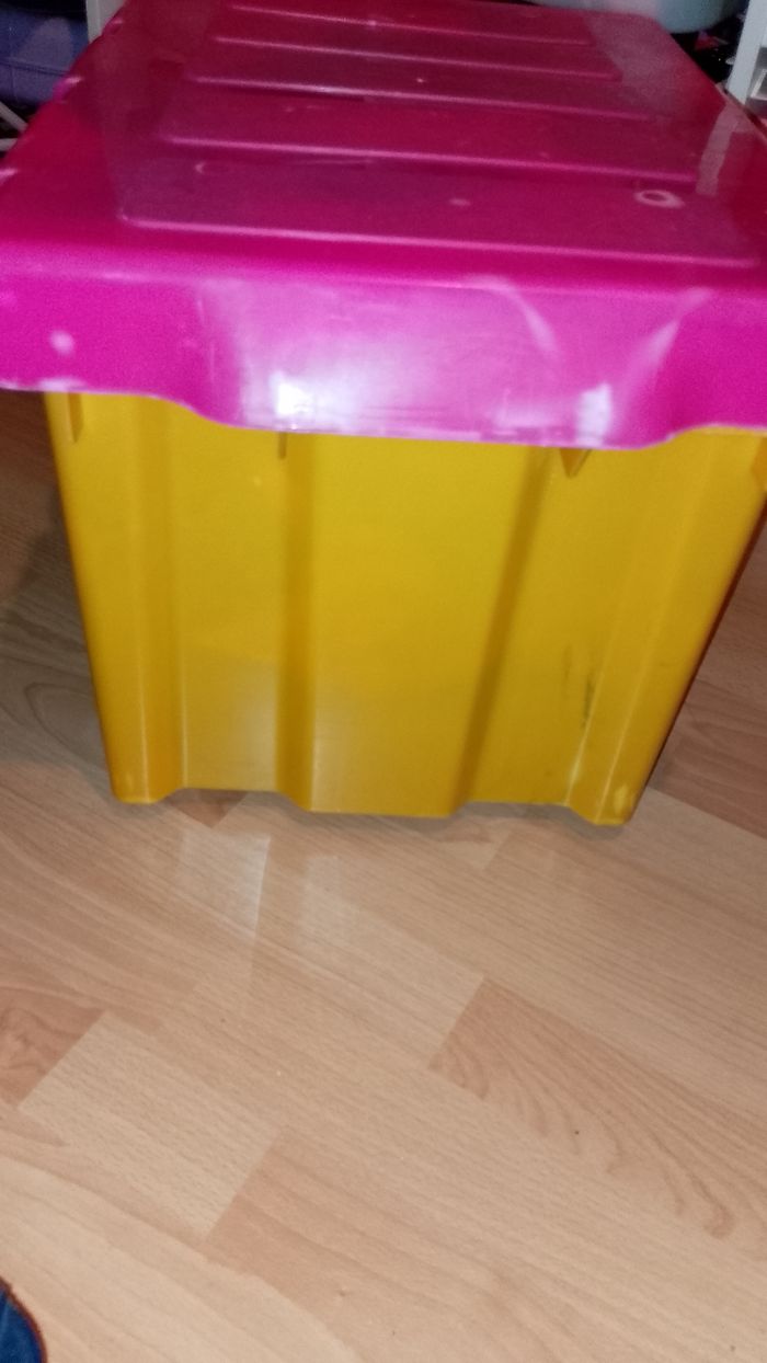 Coffre à jouets avec roulettes
De - photo numéro 5