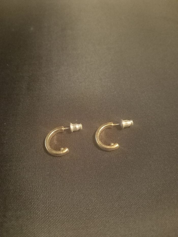 Petites boucles d'oreilles doré