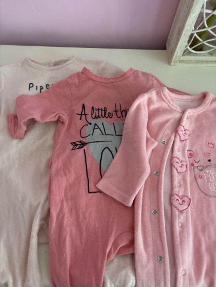 Le lots de trois pyjamas