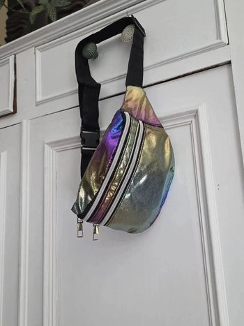 Banane iridescente multicolore – Accessoire stylé et pratique