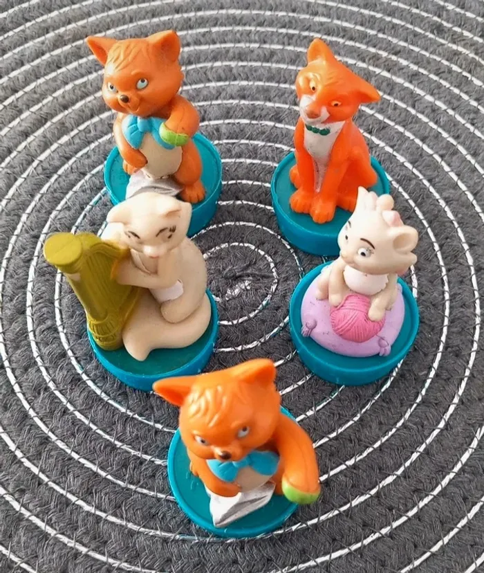 5 figurines bouchons de smarties les aristochats