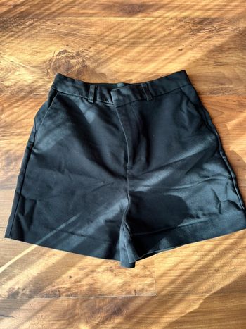 Short noir
