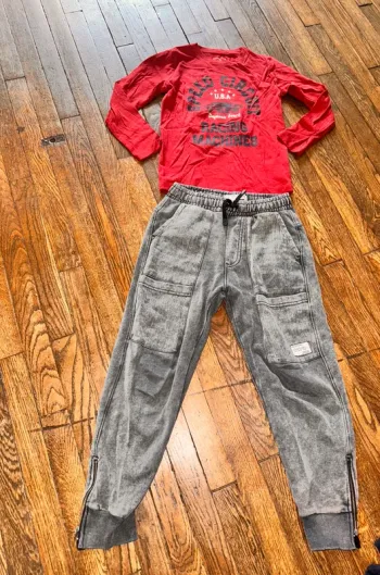 T-shirt Monoprix et jogging Zara 8 ans